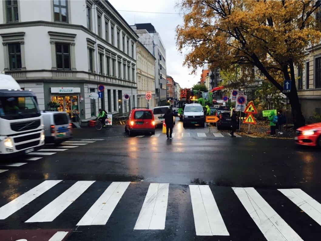 Bymiljøetaten ønsker ikke å stenge Løkkeveien for trafikk. Foto: Ruseløkkaaksjonen Bymiljøetaten ønsker ikke å stenge Løkkeveien for trafikk. Foto: Ruseløkkaaksjonen