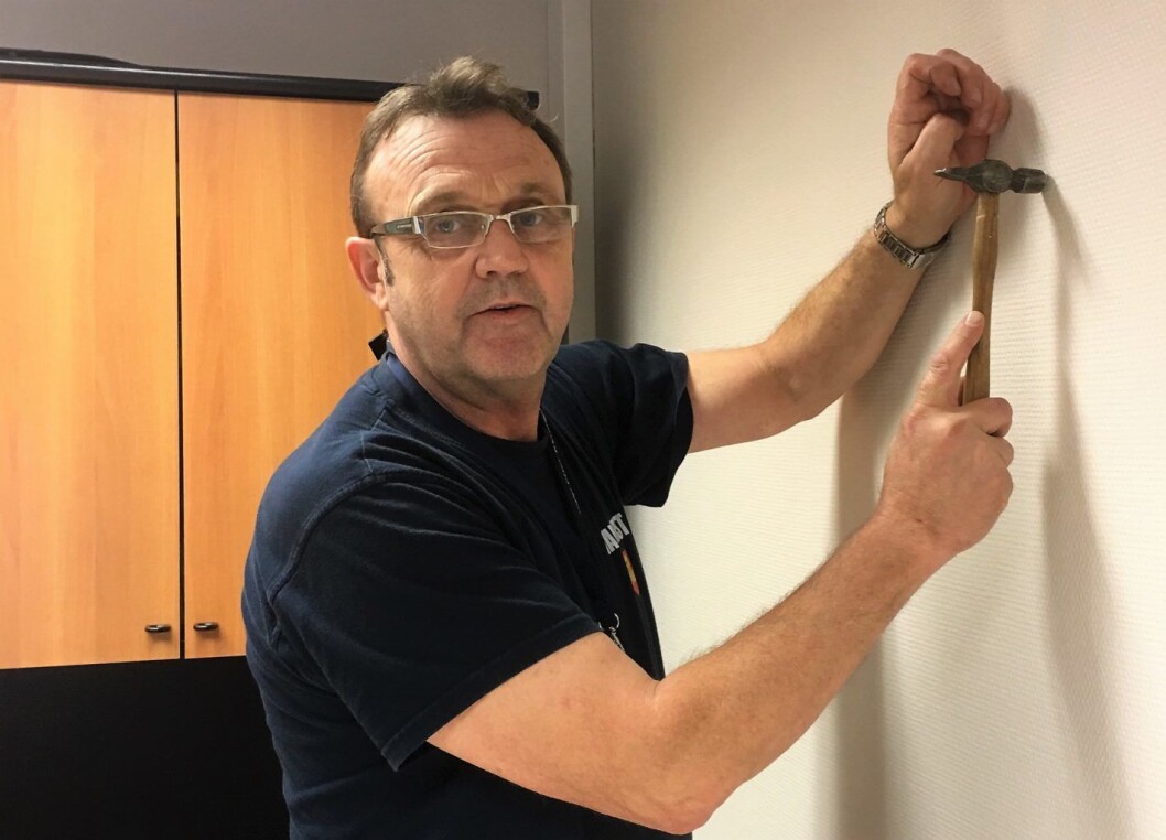 Skolevaktmestere ser til at små problemer ikke vokser og blir store. Illustrasjonsfoto: Cramo AS (fra deres kåring av Norges beste vaktmester). Skolevaktmestere ser til at små problemer ikke vokser og blir store. Illustrasjonsfoto: Cramo AS (fra deres kåring av Norges beste vaktmester).