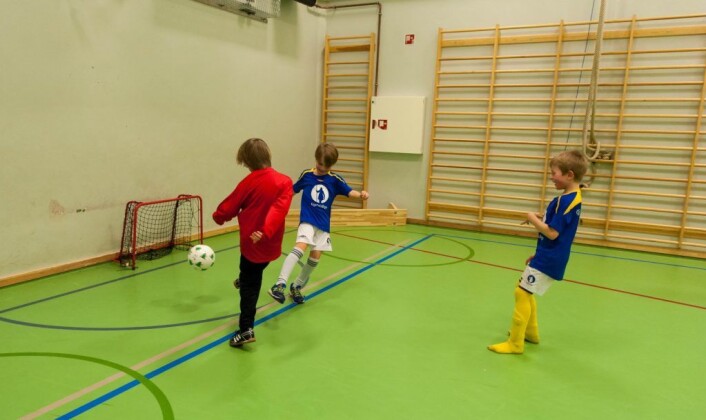 Ungene storkoser seg på lavterskeltilbudet til Forward på Kampen skole. Til våren er det uklart hvor barna skal trene. Foto: Anna Carlsson Ungene storkoser seg på lavterskeltilbudet til Forward på Kampen skole. Til våren er det uklart hvor barna skal trene. Foto: Anna Carlsson