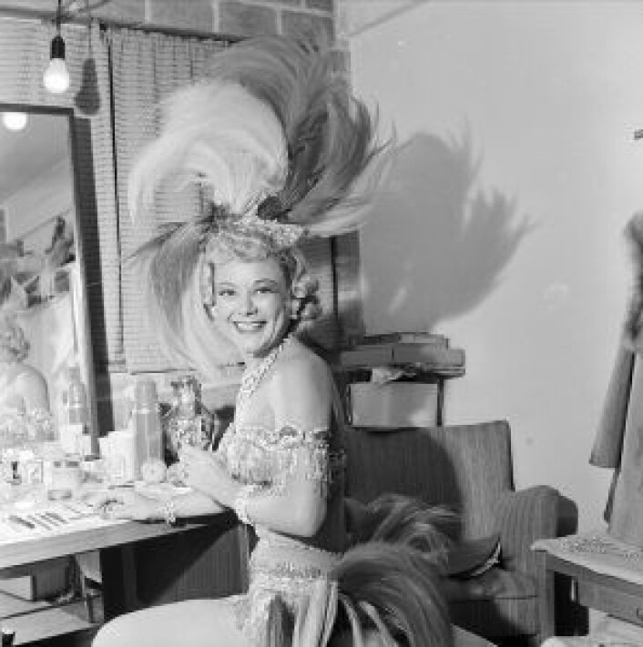 Sonja Henie gjør seg klar på Jordal Amfi 3 september 1953. Foto: Leif Ørnelund / Oslobilder.no / CC3.0 Sonja Henie gjør seg klar på Jordal Amfi 3 september 1953. Foto: Leif Ørnelund / Oslobilder.no / CC3.0