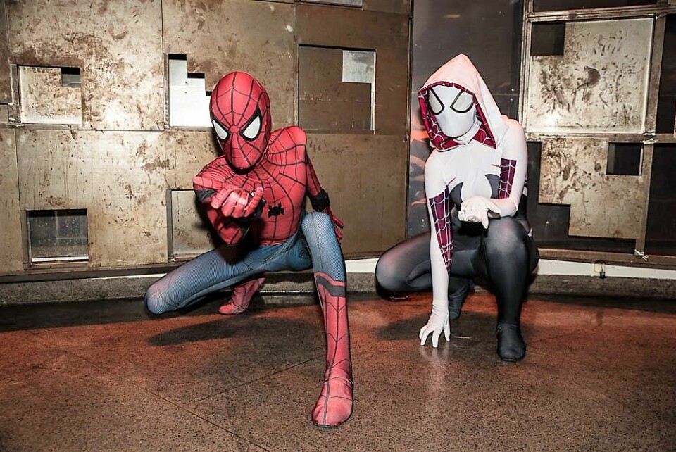 Spiderman (Tony Malmgren) og Spider-Gwen (Serina Heimland) på Desucon: Pop 2017 på Oslo kongressenter. Foto: Willy Larsen