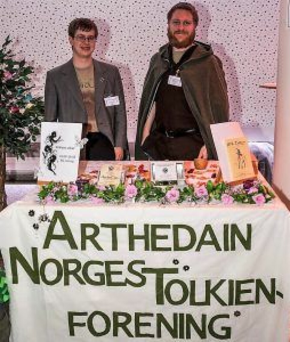 Vegard Ovland og Frode Lund Tharaldsen fra Norges Tolkienforening. Foto: Willy Larsen