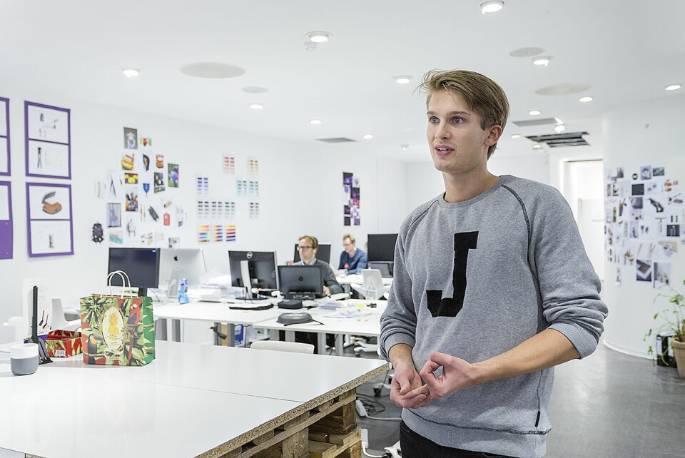 Sebastian Skar forteller om Unikias konsept som både butikk og ide-laboratorium. Foto: Stine Raastad