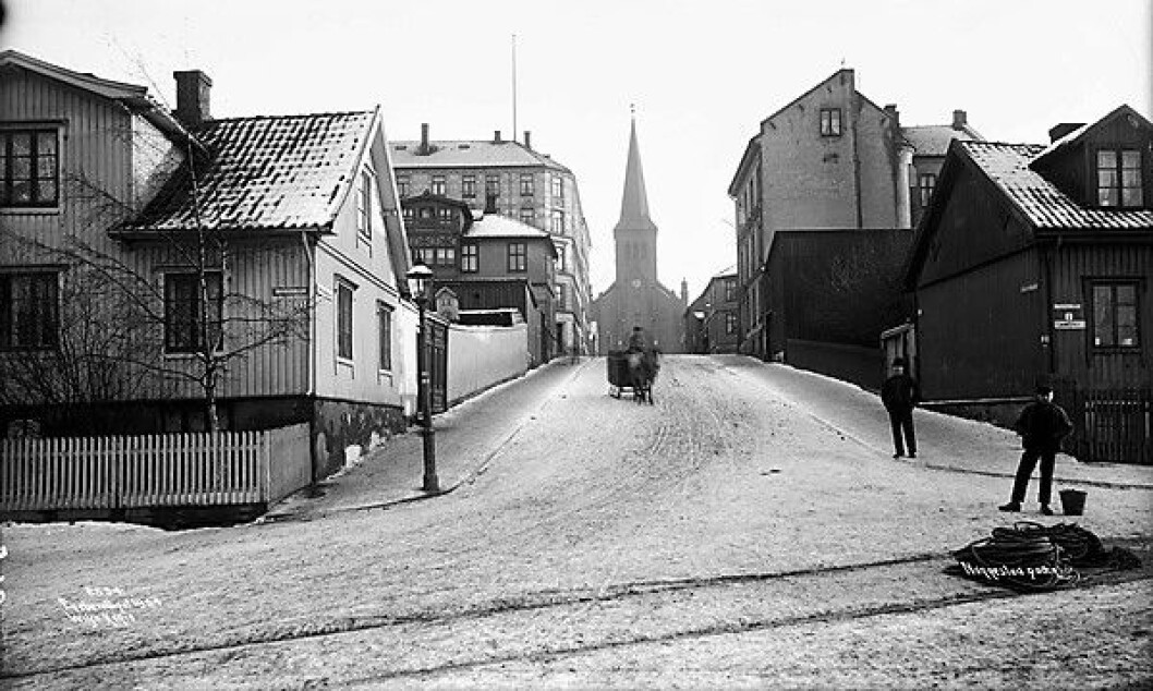 Et over hundre år gammelt bilde fra Nannestadgata på Kampen viser at den største forskjellen på da og nå, er bilene. Foto: Anders Beer Wilse Et over hundre år gammelt bilde fra Nannestadgata på Kampen viser at den største forskjellen på da og nå, er bilene. Foto: Anders Beer Wilse