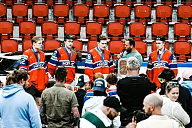 Fra venstre: Mathias Arnkværn, Michael Brandsegg-Nygård, Thomas Olsen, Robin Grov med mikrofon og Stian Solberg.