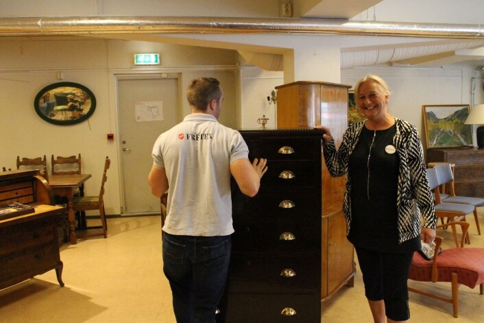 Bjørg Hegernes er svært fornøyd med å ha Victor som arbeidstaker. Foto: Therese Bergersen Bjørg Hegernes er svært fornøyd med å ha Victor som arbeidstaker. Foto: Therese Bergersen