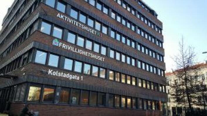 Slik ser Aktivitetshuset K1 ut fra utsiden. Stooort skilt er allerede på plass. Foto: Tarjei Kidd Olsen Slik ser Aktivitetshuset K1 ut fra utsiden. Stooort skilt er allerede på plass. Foto: Tarjei Kidd Olsen
