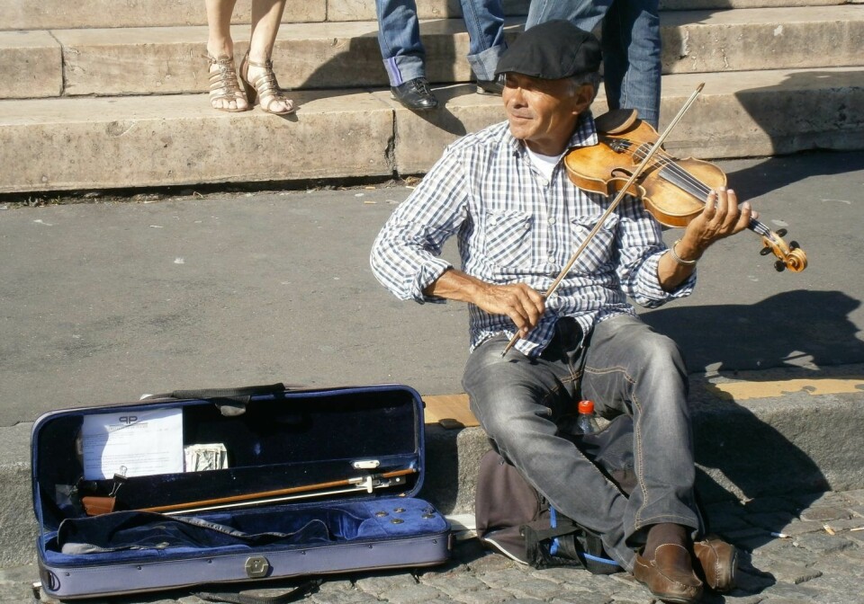 Sterke reaksjoner mot oslopolitiet etter tweet om gatemusiker som fikk ødelagt fiolinen sin. Illustrasjonsbilde: Wikimedia commons