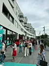 Onsdag morgen var det flere hundre mennesker i kø allerede fra klokken 8 bortover Gladengveien på Ensjø. Butikkjeden Normal åpnet sin nye avdeling til stor åpningsfest.