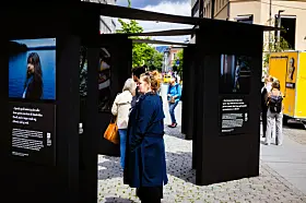 Fra fotoutstillingen På jobb 22. juli, på Youngstorget.