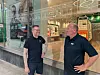 Butikksjefene hos Specsavers Lille Grensen, Tore Syvertsen (t.h.) og Børre Sand.