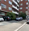 Sameiet mener de tre p-plassene er på privat eiendom. Bymiljøetaten mener dette er fortau. Foto: Sameiet Majorstuveien 17