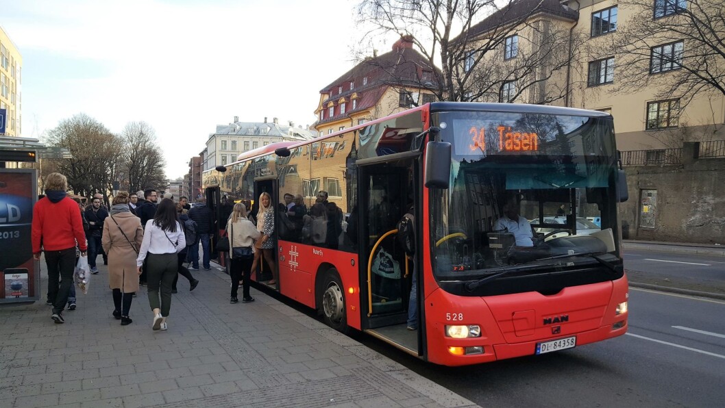 Blir dobbelt så lang: Linje 34 kommer snart til å få leddbusser på alle avganger. Foto: Tarjei Kidd Olsen Blir dobbelt så lang: Linje 34 kommer snart til å få leddbusser på alle avganger. Foto: Tarjei Kidd Olsen