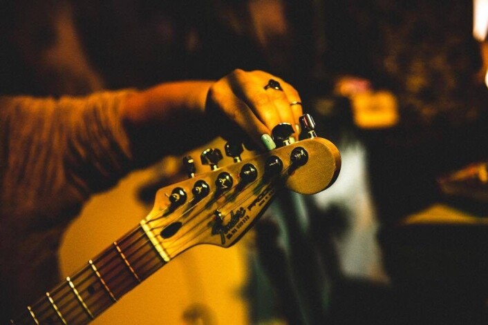 — På ungdomsskolen tok jeg valgfaget å spille i band på rockefabrikken. Foto: Samir Madad — På ungdomsskolen tok jeg valgfaget å spille i band på rockefabrikken. Foto: Samir Madad