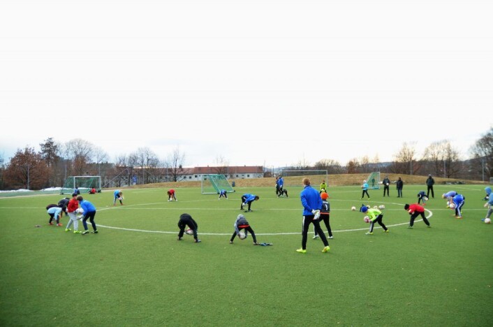 Fotballtrening på Caltexløkka, ved Tøyen. Fotballtrening på Caltexløkka, ved Tøyen.