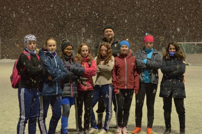 Lille Tøyen fotball jenter. Trener er Tor Bjørnar Holmlund. Foto: Pål Winsents Lille Tøyen fotball jenter. Trener er Tor Bjørnar Holmlund. Foto: Pål Winsents
