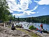 Folk bader i Sognsvann søndag 28. juli 2026.