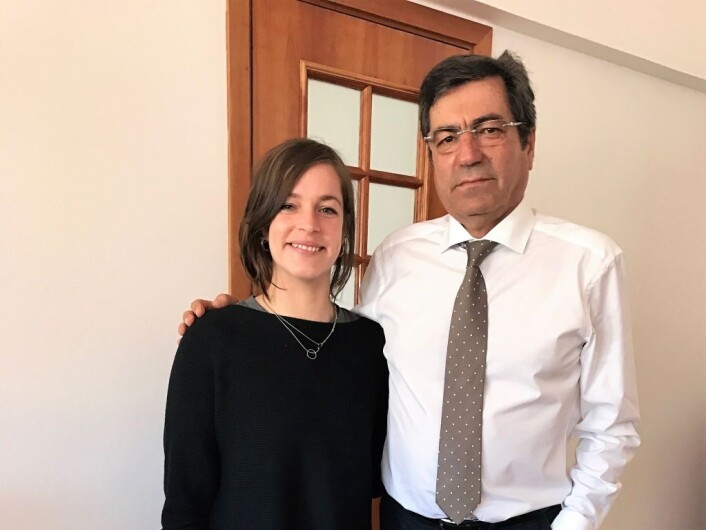 I Portugal har antallet dødsfall etter overdoser falt dramatisk på grunn av avkriminalisering av narkomane. På bildet Anna Tresse og portugisiske Dr. Jauo Goulao. Foto: Anna Tresse I Portugal har antallet dødsfall etter overdoser falt dramatisk på grunn av avkriminalisering av narkomane. På bildet Anna Tresse og portugisiske Dr. Jauo Goulao. Foto: Anna Tresse