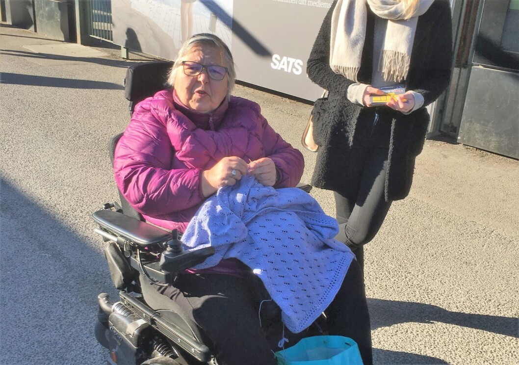 Inger Lise Kristiansen er opptatt av avstanden mellom perrong og bane. Foto: Handikapforbundet Inger Lise Kristiansen er opptatt av avstanden mellom perrong og bane. Foto: Handikapforbundet