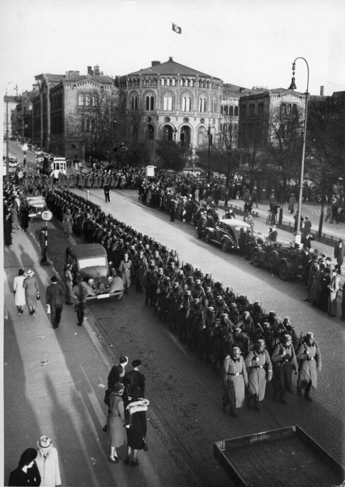 Tyske polititropper langs Karl Johan Tyske polititropper langs Karl Johan