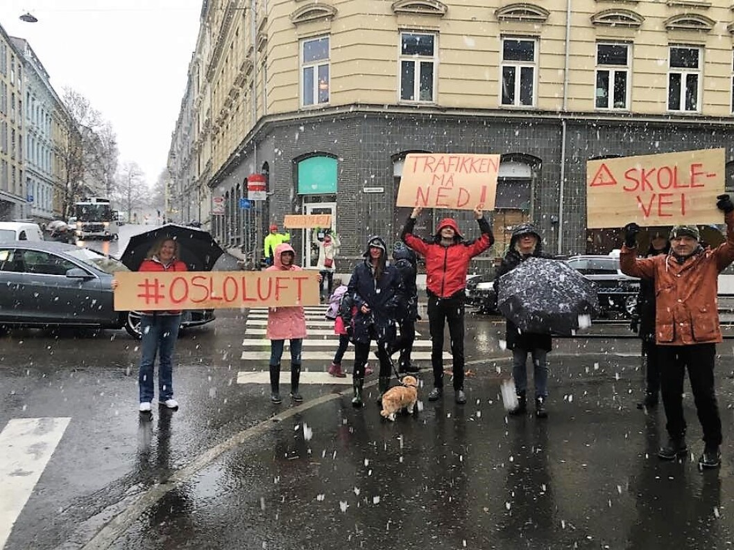 – Vi ber alle i Rådhuset om å få fortgang i stengningen av veien, før det skjer flere ulykker, sier Ruseløkka-aksjonens Helge Refsum Irgens. Foto: Ruseløkka-aksjonen – Vi ber alle i Rådhuset om å få fortgang i stengningen av veien, før det skjer flere ulykker, sier Ruseløkka-aksjonens Helge Refsum Irgens. Foto: Ruseløkka-aksjonen