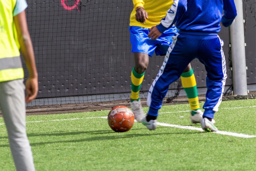 To ganger i uka kan beboerne på transittmottaket på Torshov spille fotball på Dælenenga. Det er mye fin teknikk å observere. Foto Kristijan Velkovski To ganger i uka kan beboerne på transittmottaket på Torshov spille fotball på Dælenenga. Det er mye fin teknikk å observere. Foto Kristijan Velkovski