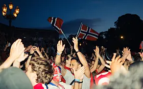 Norge - England, fra Slottsplassen