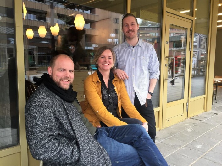 Disse tre står bak TSV Workbar (f.v): Rådgiver Einar Kleppe Holthe, leder i Tøyen Startup Village, Beathe Due, og leder av kafeen, Rune Kvernmo. Foto: Vegard Velle Disse tre står bak TSV Workbar (f.v): Rådgiver Einar Kleppe Holthe, leder i Tøyen Startup Village, Beathe Due, og leder av kafeen, Rune Kvernmo. Foto: Vegard Velle