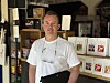 Aron Espeland er til vanlig sous-chef på Brasserie France og i tillegg driver også med andre projekter. Når han er hjemme så drar han ofte til Fuglen for en kaffe eller for å arbeide litt.