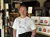 Aron Espeland er til vanlig sous-chef på Brasserie France og i tillegg driver også med andre projekter. Når han er hjemme så drar han ofte til Fuglen for en kaffe eller for å arbeide litt.