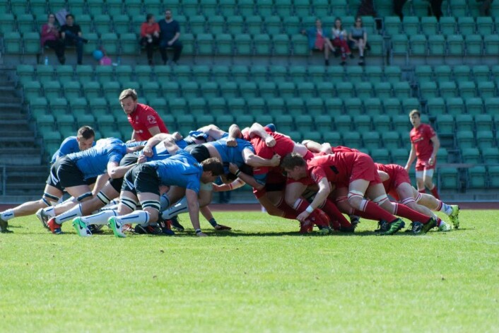 En "Scrum" under landskampen mellom Norge og Estland. Foto: Anna Carlsson En "Scrum" under landskampen mellom Norge og Estland. Foto: Anna Carlsson