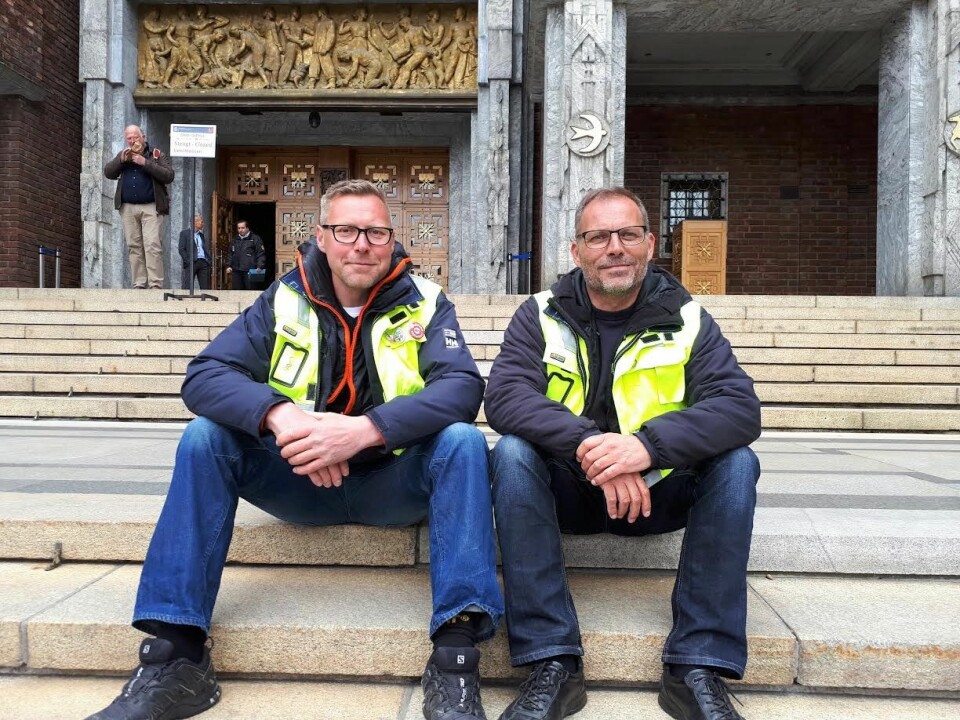 Tommy Torgersen (t.v) og Roar Langaard i Oslo Bryggearbeideres forening frykter at det snart er slutt for de registrerte havnearbeiderne i Oslo. Foto: Christian Boger