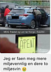 Øverst Lan Marie Berg og Eivind Trædal på vei inn i bilen til sistnevntes mor. Under er teksten en Hordaland-mann la ut i sosiale medier. Skjermdump fra Facebook