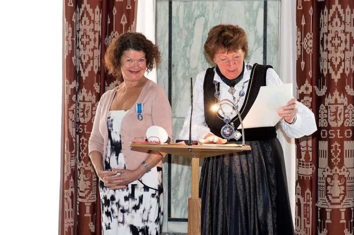 – Mitt budskap er at incest skal snakkes ihjel., ikke ties i hjel, sa Marianne Lind til VårtOslo etter at hun fikk St. hallvards medalje av ordfører Marianne Borgen. Foto: Oslo kommune/Sturlason – Mitt budskap er at incest skal snakkes ihjel., ikke ties i hjel, sa Marianne Lind til VårtOslo etter at hun fikk St. hallvards medalje av ordfører Marianne Borgen. Foto: Oslo kommune/Sturlason