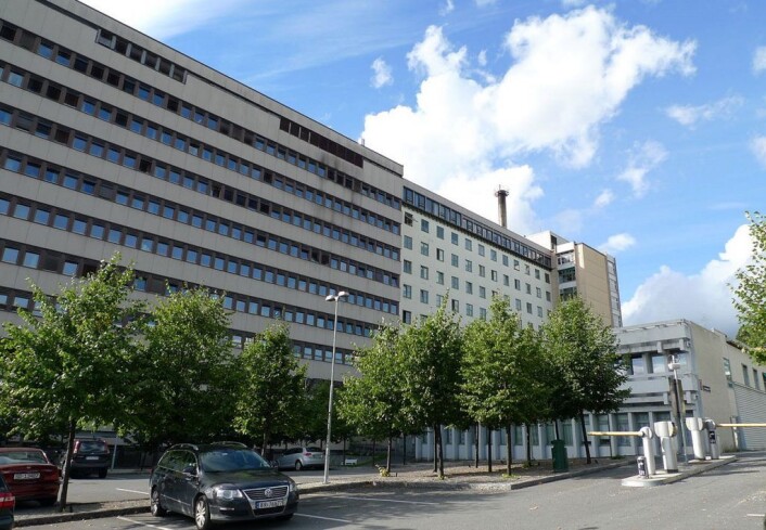 Radiumshospitalet beklager at pasienter har måttet rengjøre avføring på badet. Foto: Wikipedia Radiumshospitalet beklager at pasienter har måttet rengjøre avføring på badet. Foto: Wikipedia
