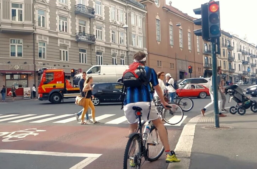 Syklist, gående og bilister på St. Hanshaugen i Oslo. Foto: Sykkelprosjektet / Youtube Syklist, gående og bilister på St. Hanshaugen i Oslo. Foto: Sykkelprosjektet / Youtube
