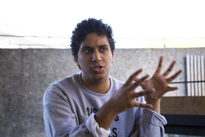 Rahman Akhtar Chaudry leder Elevorganisasjonen og mener regjeringen må satse på elevutstyr. Foto: Ka Man Mak Rahman Akhtar Chaudry leder Elevorganisasjonen og mener regjeringen må satse på elevutstyr. Foto: Ka Man Mak