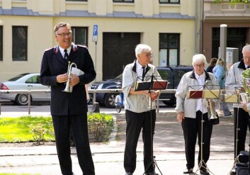 Jan Harald Hagen ønsket alle velkommen og ledet Oslo 3. korps hornorkester. Foto: Susanne Skaug Jan Harald Hagen ønsket alle velkommen og ledet Oslo 3. korps hornorkester. Foto: Susanne Skaug