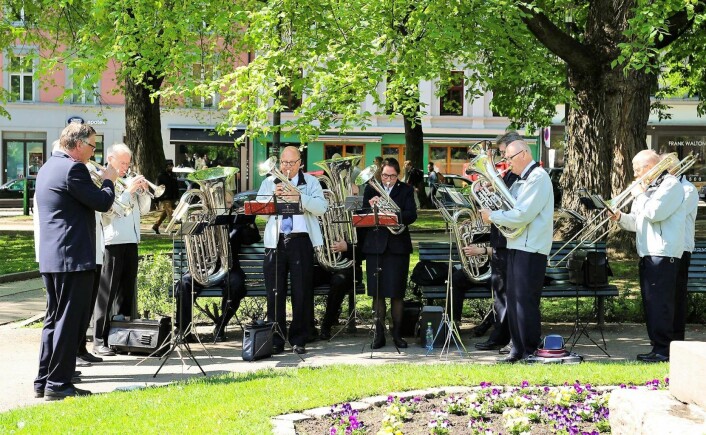 En blanding av salmer og musikal-inspirerte sanger var det Oslo 3. korps hornorkester kunne by på denne søndagen. Foto: Susanne Skaug