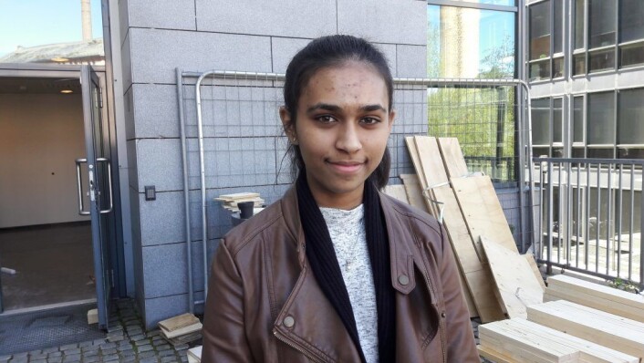 Sagana Puvanesalingam, ved Elvebakken videregående skole, håper å få se humler suse over friområdet ved Akerselva. Foto: Anders Høilund Sagana Puvanesalingam, ved Elvebakken videregående skole, håper å få se humler suse over friområdet ved Akerselva. Foto: Anders Høilund