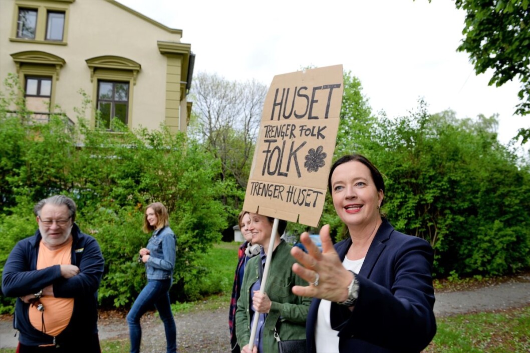 Leder av bydelsutvalget i bydel St. Hanshaugen, Anne Christine Kroepelien, er oppgitt over at oppussingen av presteboligen i Stensparken enda ikke har startet opp. Foto: Trond Løkke Leder av bydelsutvalget i bydel St. Hanshaugen, Anne Christine Kroepelien, er oppgitt over at oppussingen av presteboligen i Stensparken enda ikke har startet opp. Foto: Trond Løkke