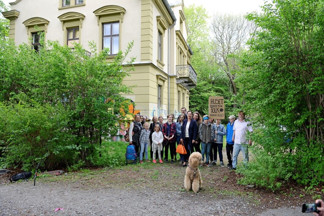 Beboere rundt Stensparken engasjerer seg for at den gamle presteboligen rustes opp. Foto: Trond Løkke Beboere rundt Stensparken engasjerer seg for at den gamle presteboligen rustes opp. Foto: Trond Løkke
