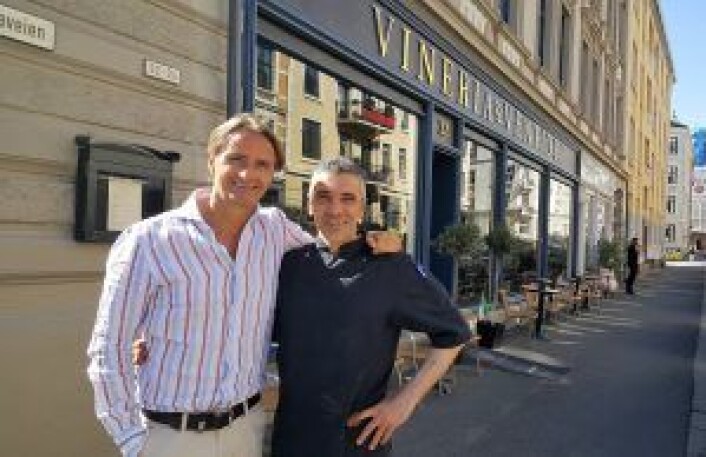 Styreleder Sandro Parmeggiani sammen med kokk Massimo. — En helt fantastisk kokk, ifølge den entusiastiske styrelederen. Foto: Tarjei Kidd Olsen Styreleder Sandro Parmeggiani sammen med kokk Massimo. — En helt fantastisk kokk, ifølge den entusiastiske styrelederen. Foto: Tarjei Kidd Olsen