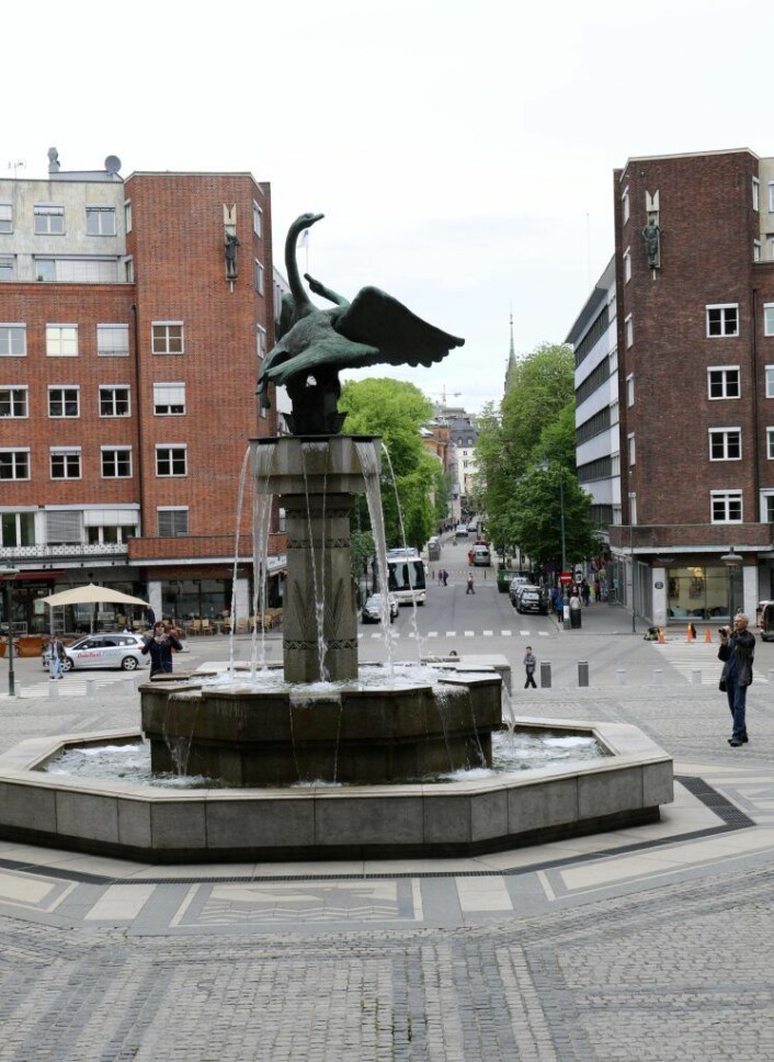 Skulpturen skal ikke bare vise to svaner, men også to svaner som representerer byens sjel. Foto: Inge Madsen