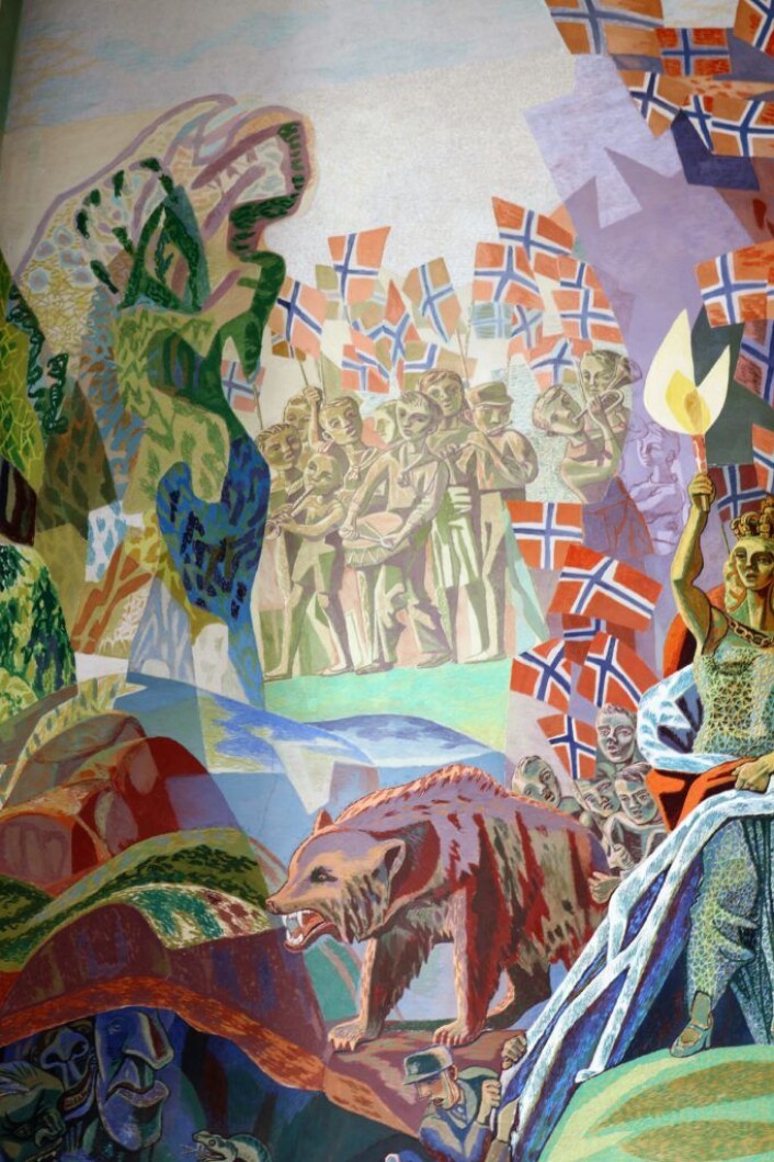 Storstein-rommet: Bjørnen jager nazistene under jorden, og prinsessen, som symboliserer det norske folk, er igjen fri og løfter en fakkel, et symbol på frihet. Barna kan atter gå i 17. maitog. Foto: Inge Madsen Storstein-rommet: Bjørnen jager nazistene under jorden, og prinsessen, som symboliserer det norske folk, er igjen fri og løfter en fakkel, et symbol på frihet. Barna kan atter gå i 17. maitog. Foto: Inge Madsen