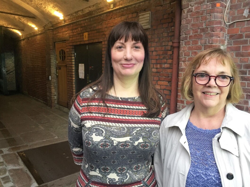 Mari Tangen (t.v) leder Fossheim borettslag og Marianne Husum, som er styreleder i Ringnes park vest sameie, er begge mot en pub ved inngangen til Ringnes park. Foto: Vegard Velle Mari Tangen (t.v) leder Fossheim borettslag og Marianne Husum, som er styreleder i Ringnes park vest sameie, er begge mot en pub ved inngangen til Ringnes park. Foto: Vegard Velle