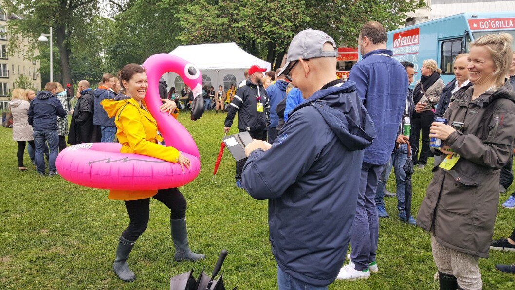 Oppblåsbart badedyr in action på Oslo Colors-festivalen. Foto: Tarjei Kidd Olsen Oppblåsbart badedyr in action på Oslo Colors-festivalen. Foto: Tarjei Kidd Olsen
