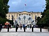 Oslo-Filharmonien spiller sin årlige gratis konsert på Slottsplassen søndag kveld. Her fra 2025.