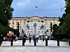 Oslo-Filharmonien spiller sin årlige gratis konsert på Slottsplassen søndag kveld. Her fra 2025.