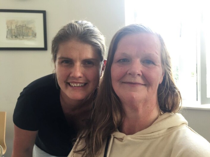 Heidi Hansen, fra Rusmisbrukernes interesseorganisasjon, og Anita, som sluttet med stoff da bomba smalt i regjeringskvartalet, hjelper til på Prindsen mottakssenter. Foto: Vegard Velle Heidi Hansen, fra Rusmisbrukernes interesseorganisasjon, og Anita, som sluttet med stoff da bomba smalt i regjeringskvartalet, hjelper til på Prindsen mottakssenter. Foto: Vegard Velle